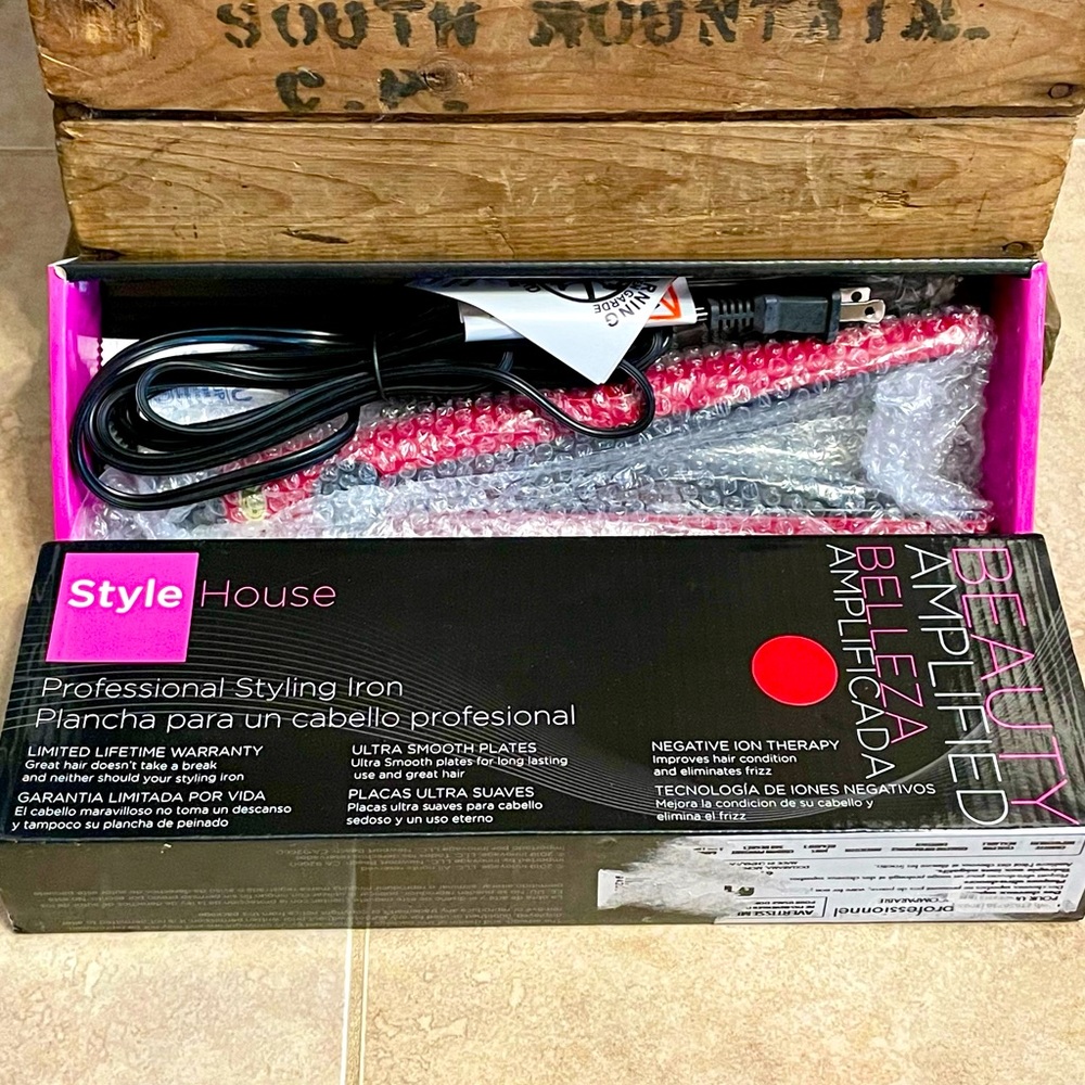 Style House Professional Styling Iron & Accessory Set
